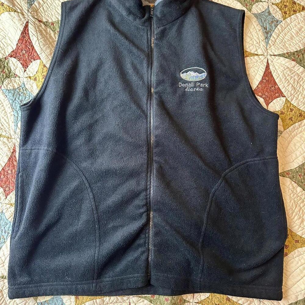 Vintage 90s Denali National Park Alaska fleece vest. Size L
